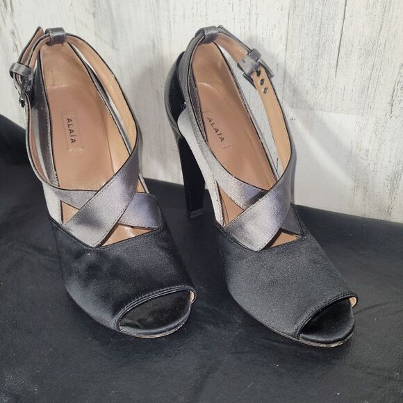 Alaia Patent Leather Heels - Picture 7 of 15